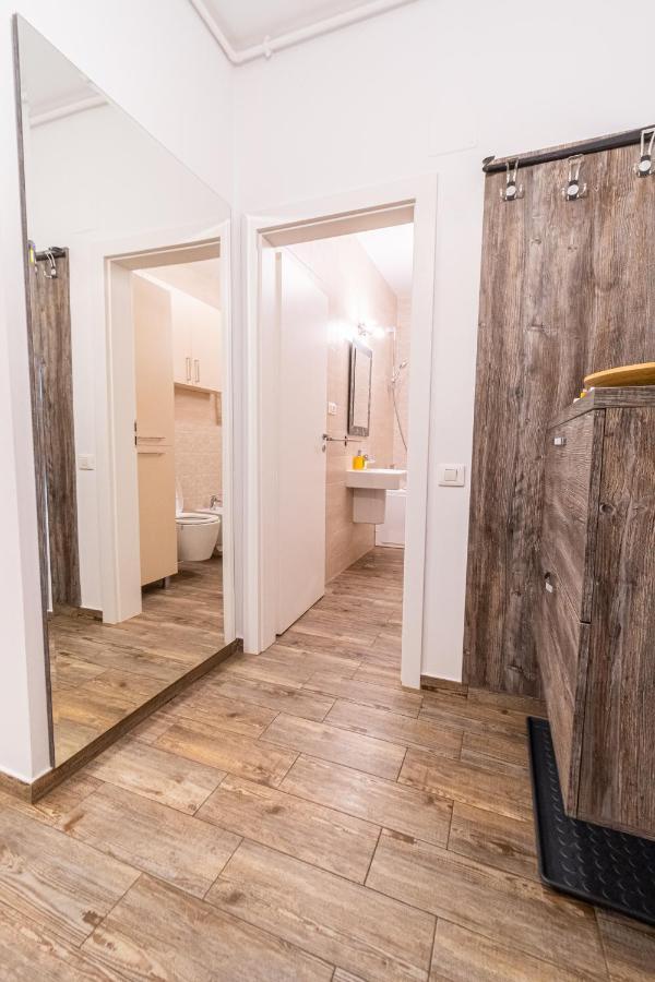 Yan Apartment - Near Mall & Free Private Parking Brasov Exterior photo