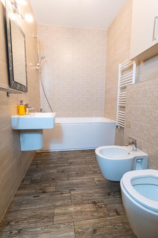 Yan Apartment - Near Mall & Free Private Parking Brasov Exterior photo